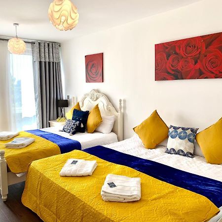 2-Bedrooms Apartment, Lounge, Balcony Londen Buitenkant foto