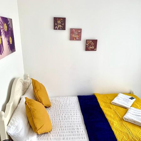 2-Bedrooms Apartment, Lounge, Balcony Londen Buitenkant foto