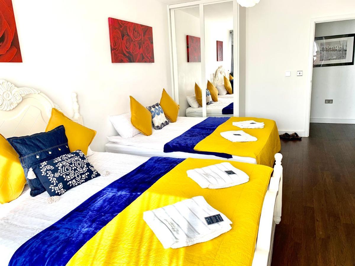 2-Bedrooms Apartment, Lounge, Balcony Londen Buitenkant foto