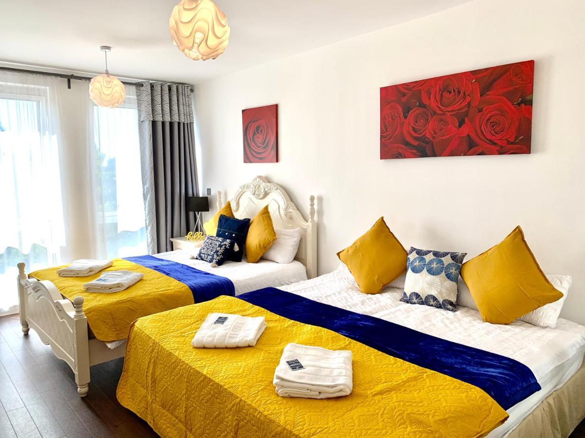 2-Bedrooms Apartment, Lounge, Balcony Londen Buitenkant foto