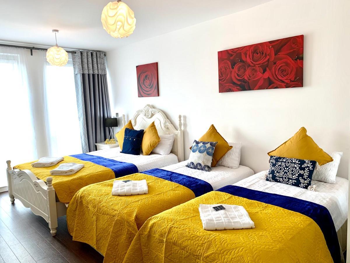 2-Bedrooms Apartment, Lounge, Balcony Londen Buitenkant foto