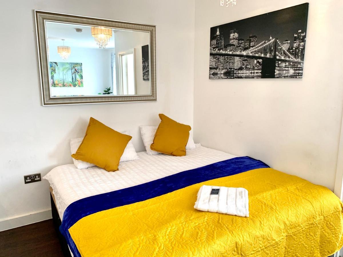2-Bedrooms Apartment, Lounge, Balcony Londen Buitenkant foto