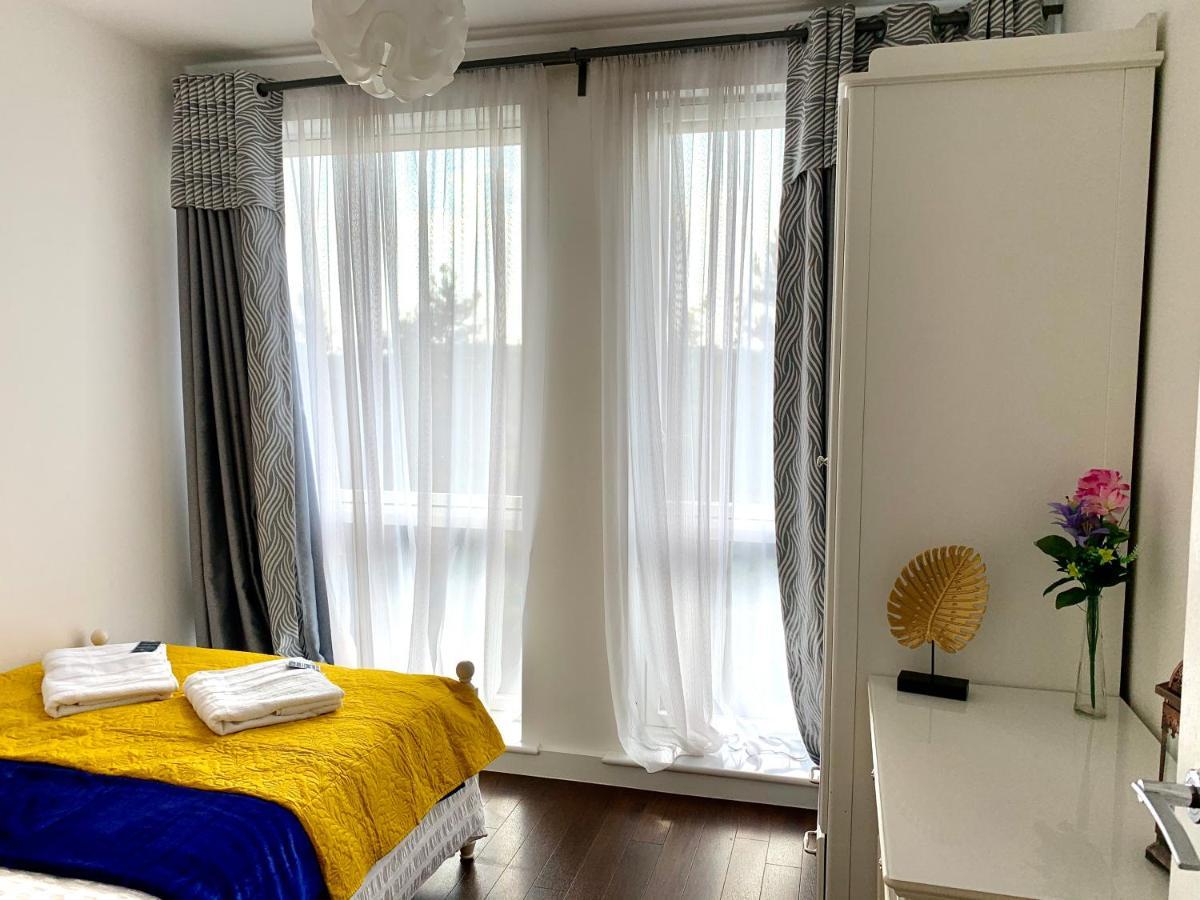 2-Bedrooms Apartment, Lounge, Balcony Londen Buitenkant foto