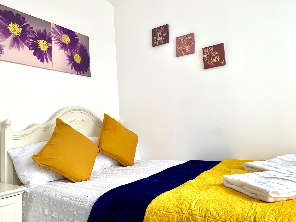 2-Bedrooms Apartment, Lounge, Balcony Londen Buitenkant foto