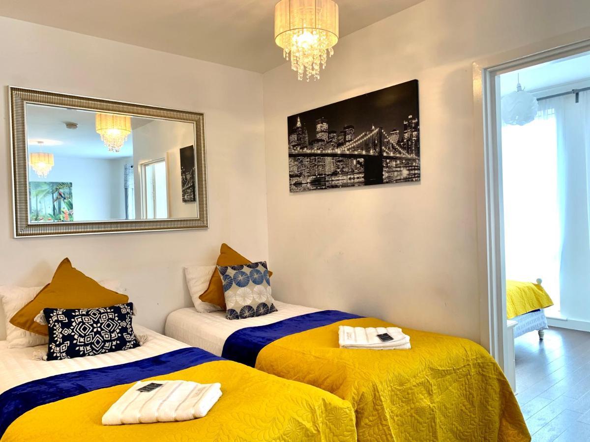 2-Bedrooms Apartment, Lounge, Balcony Londen Buitenkant foto