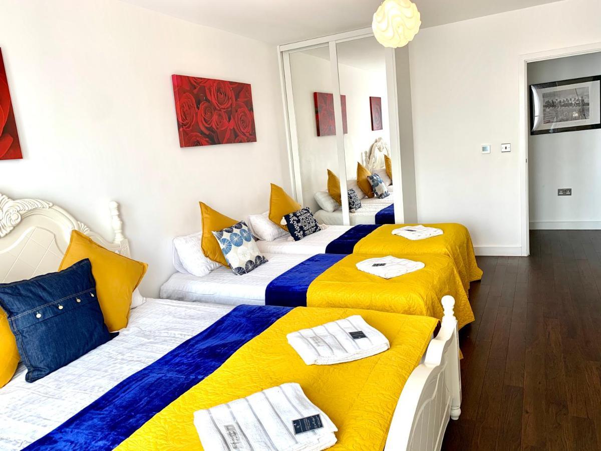 2-Bedrooms Apartment, Lounge, Balcony Londen Buitenkant foto