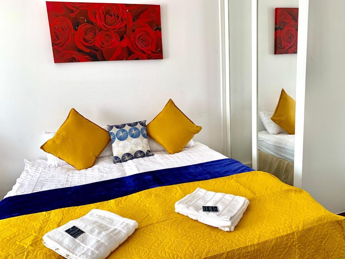 2-Bedrooms Apartment, Lounge, Balcony Londen Buitenkant foto