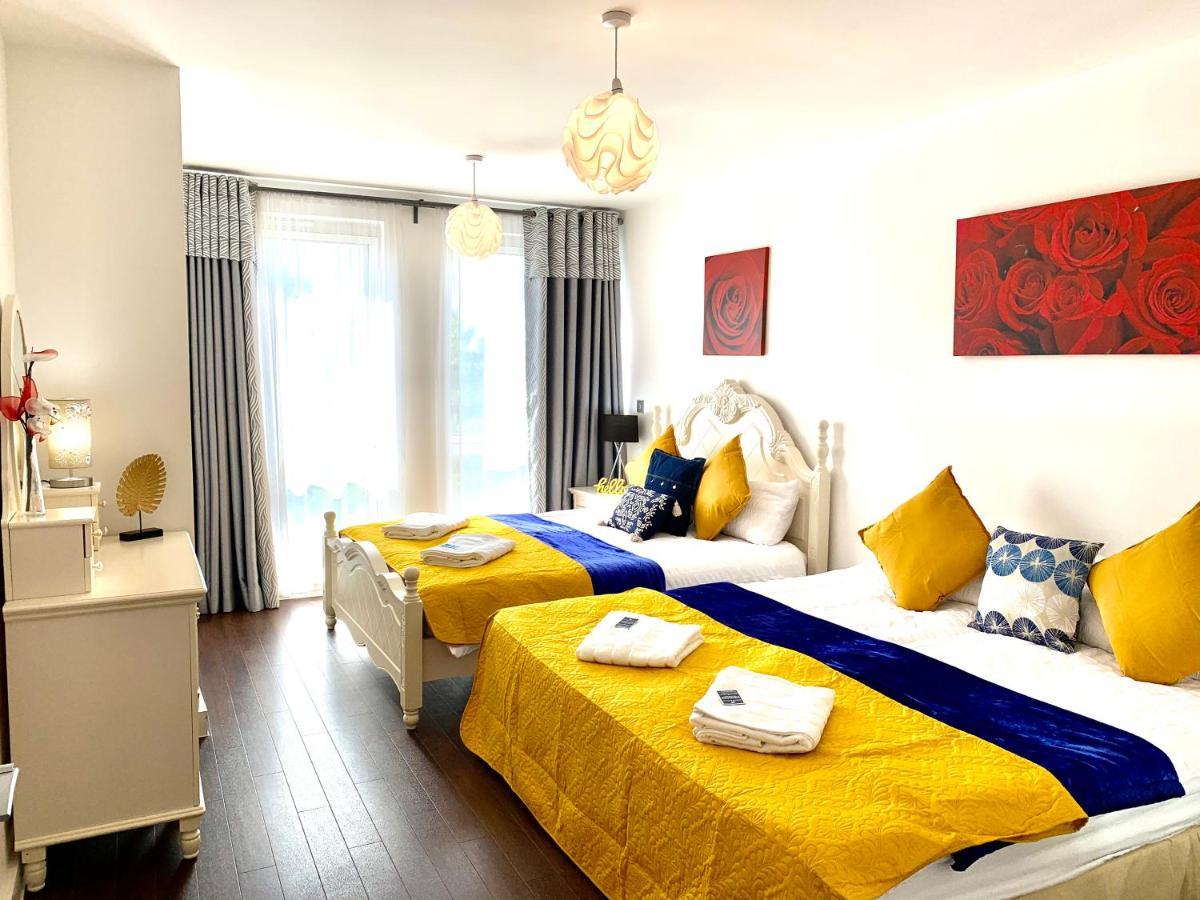 2-Bedrooms Apartment, Lounge, Balcony Londen Buitenkant foto