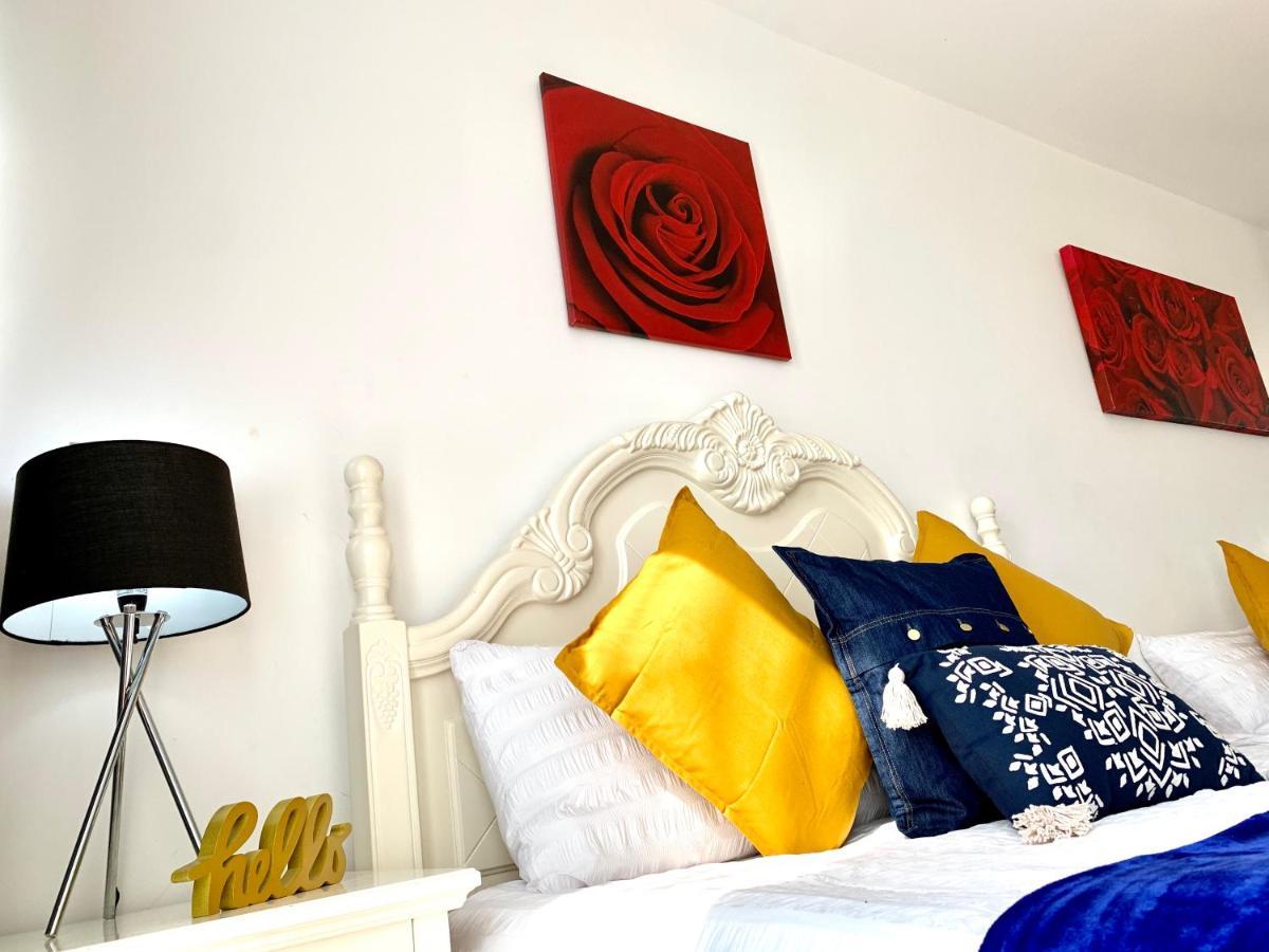 2-Bedrooms Apartment, Lounge, Balcony Londen Buitenkant foto