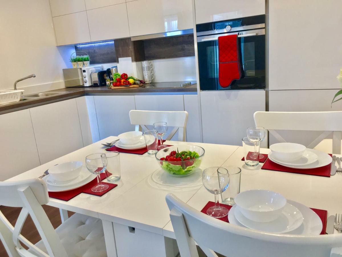 2-Bedrooms Apartment, Lounge, Balcony Londen Buitenkant foto