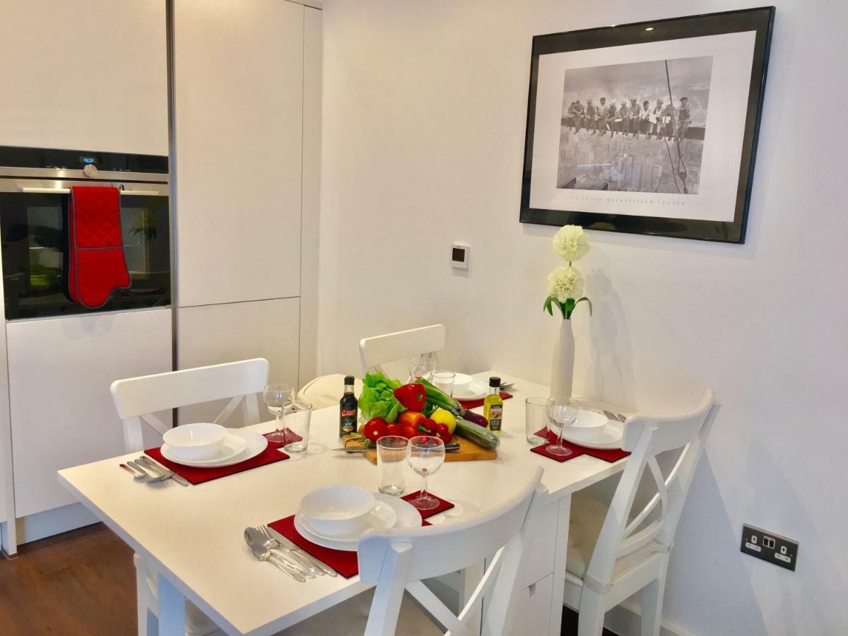 2-Bedrooms Apartment, Lounge, Balcony Londen Buitenkant foto